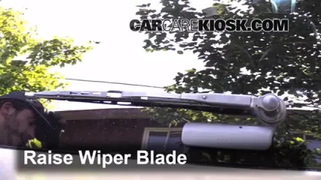 2006 Mercury Mountaineer Convenience 4.0L V6 Balais essuie-glace arrière Changer les balais des essuie-glace